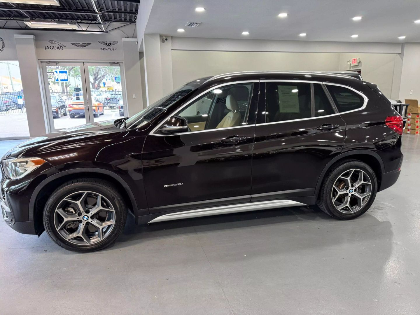 2016 Bmw X1 Xdrive28i Sport Utility 4d - Image 4