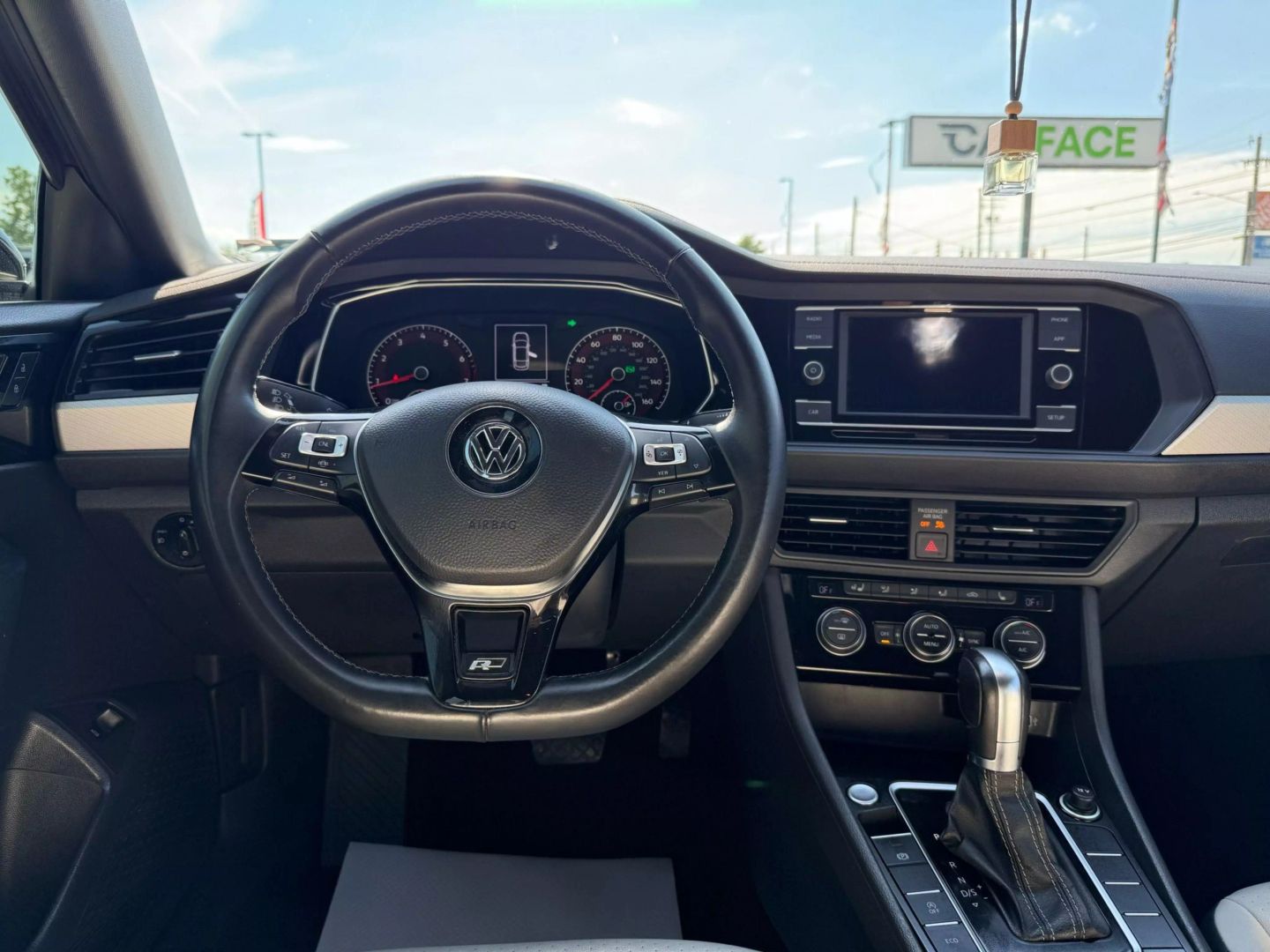 2019 Volkswagen Jetta - Image 27