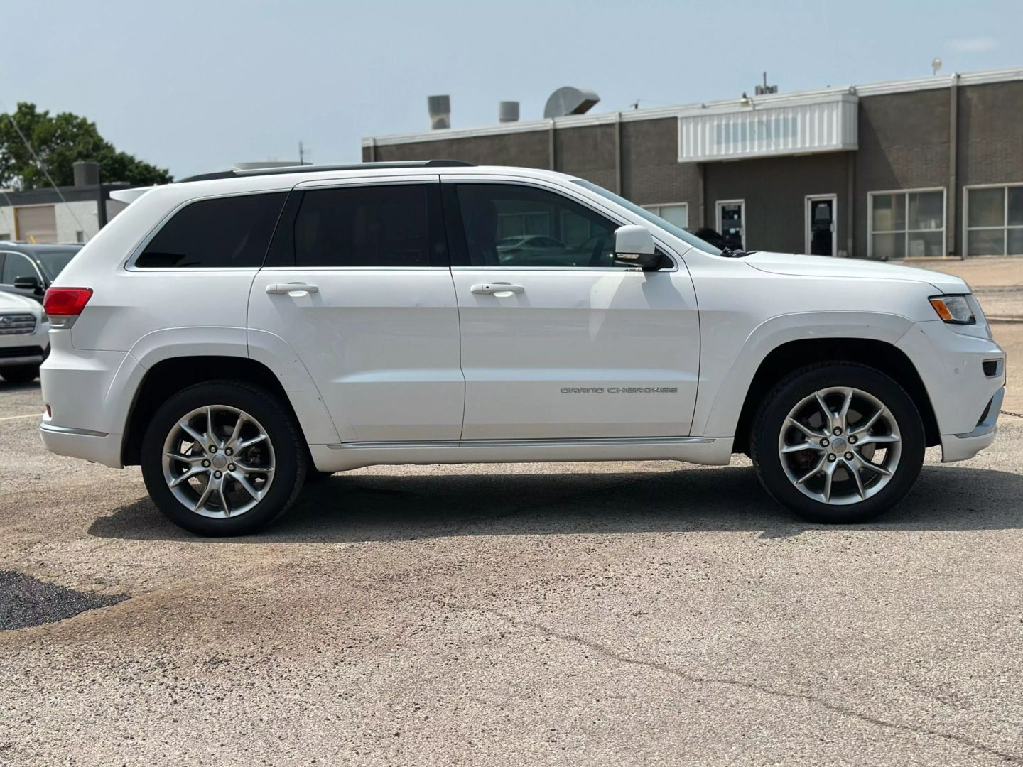 2015 Jeep Grand Cherokee - Image 11