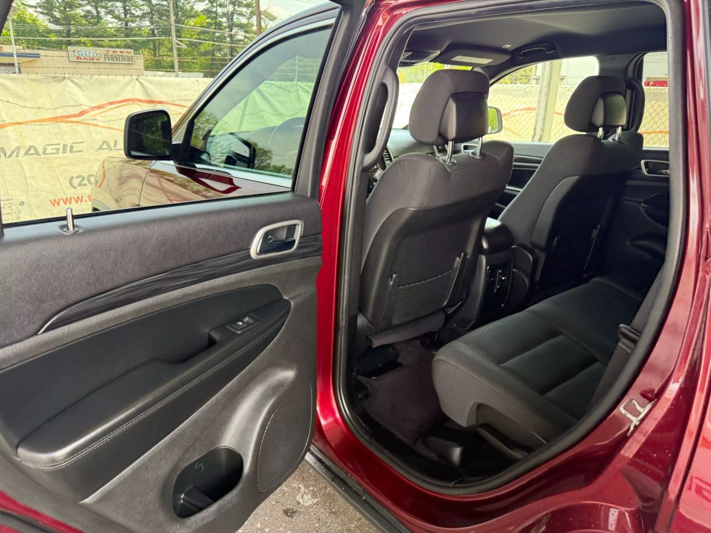 2019 Jeep Grand Cherokee - Image 16