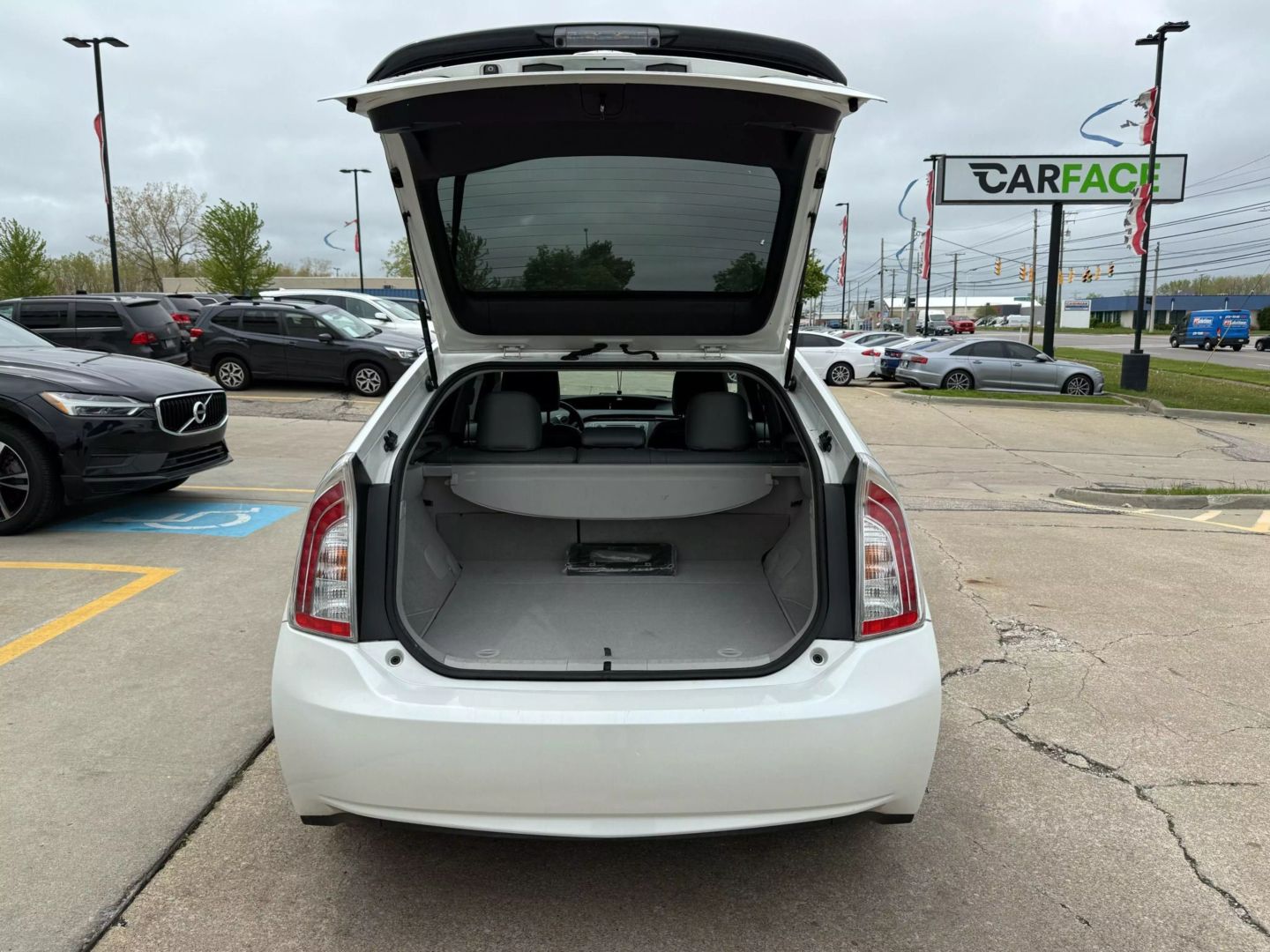 2015 Toyota Prius - Image 11