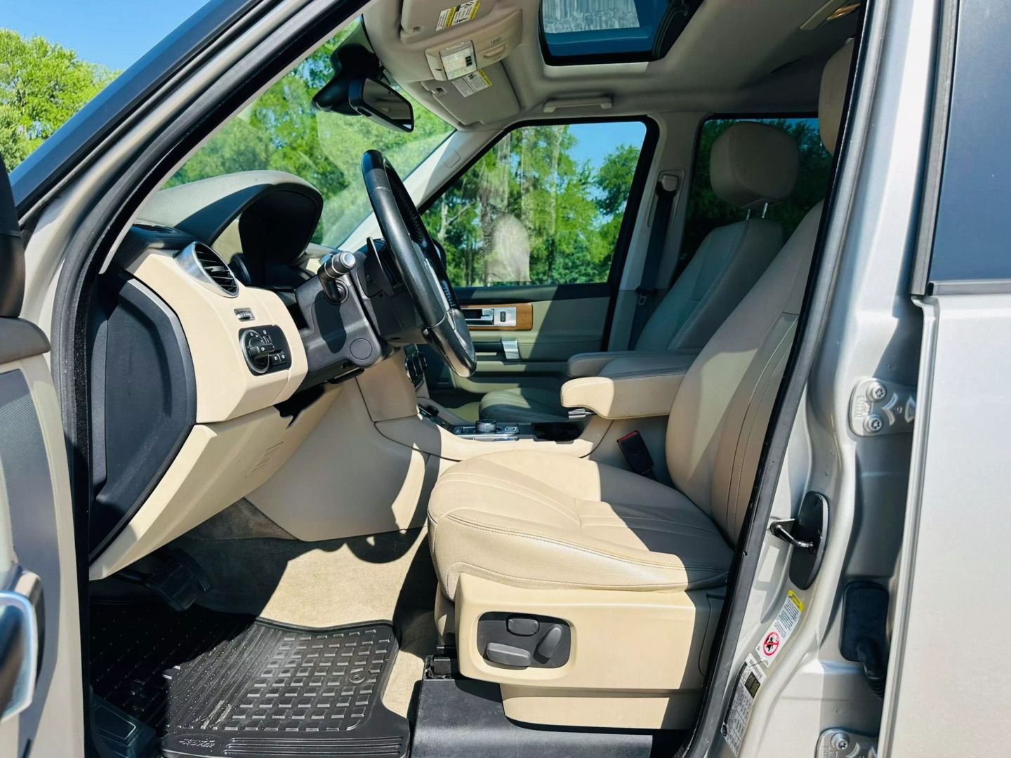 2016 Land Rover Lr4 - Image 16