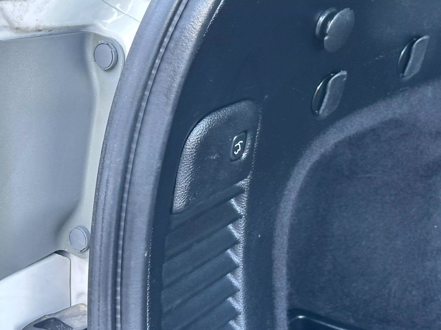 2011 Jeep Grand Cherokee - Image 21
