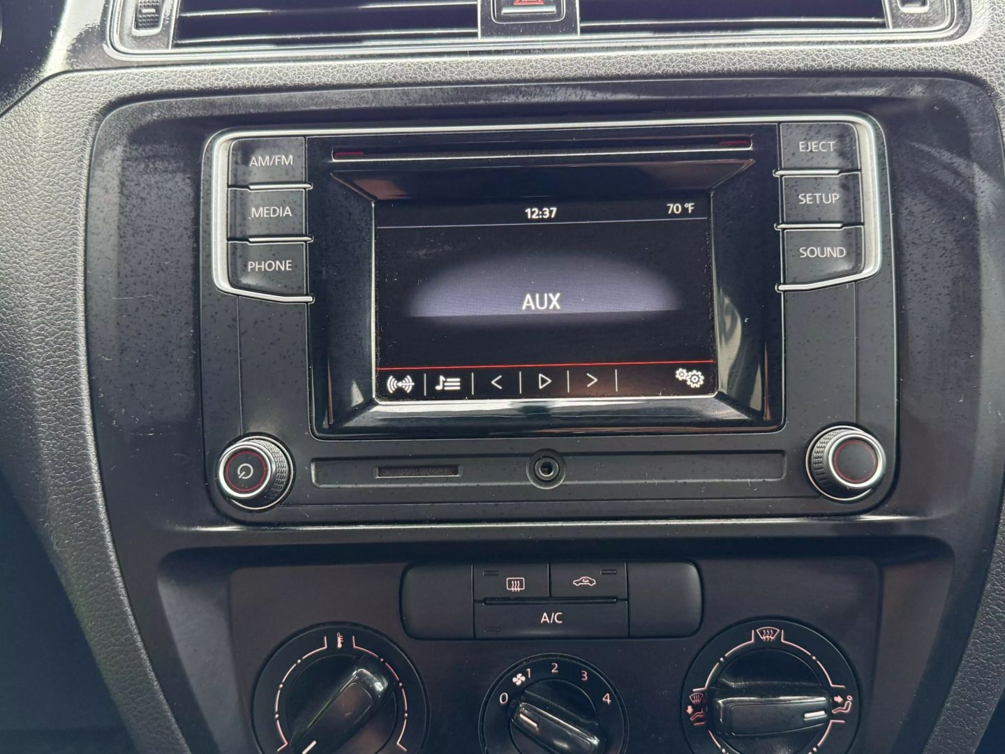 2016 Volkswagen Jetta - Image 31