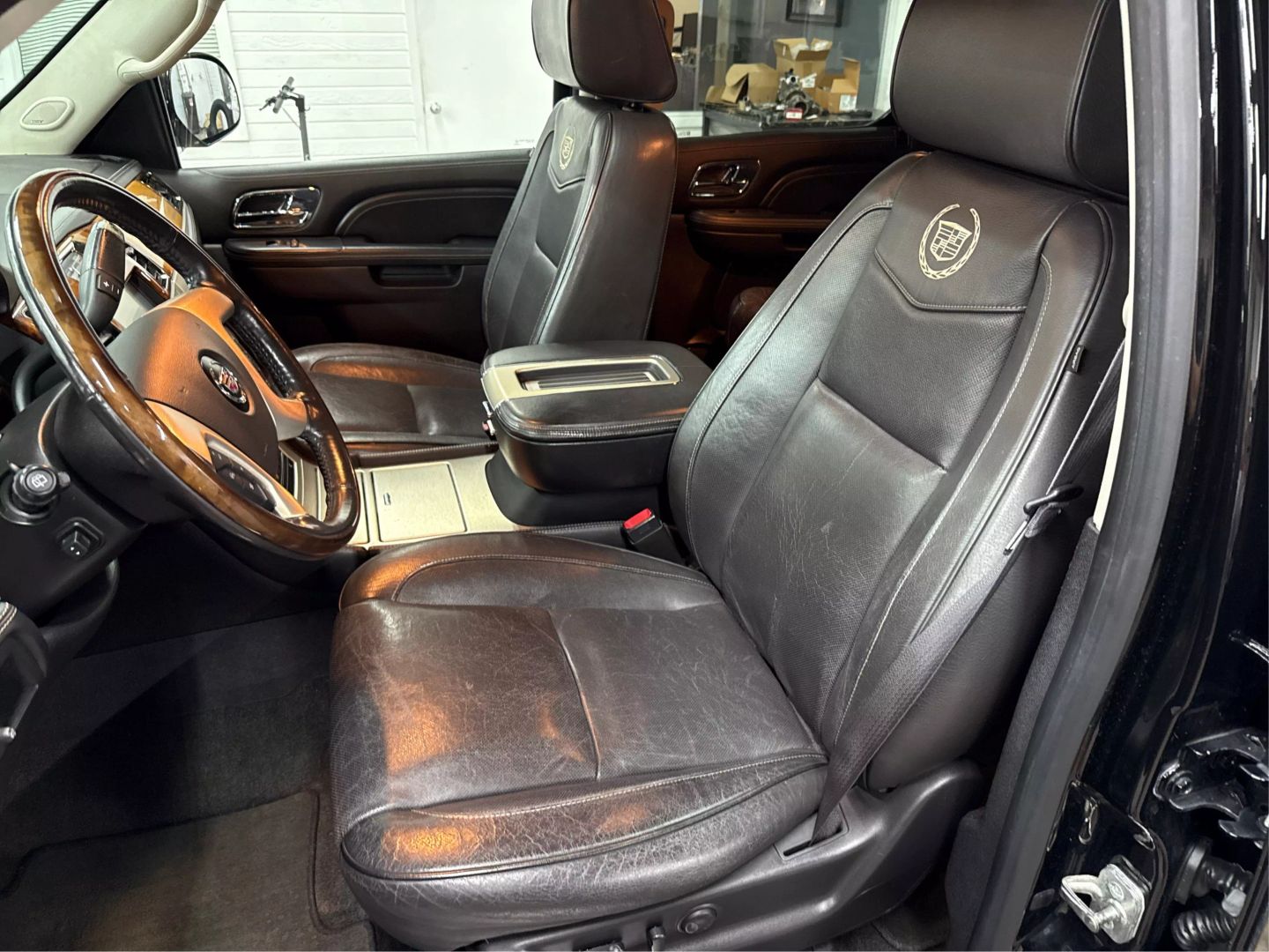 2013 Cadillac Escalade - Image 31