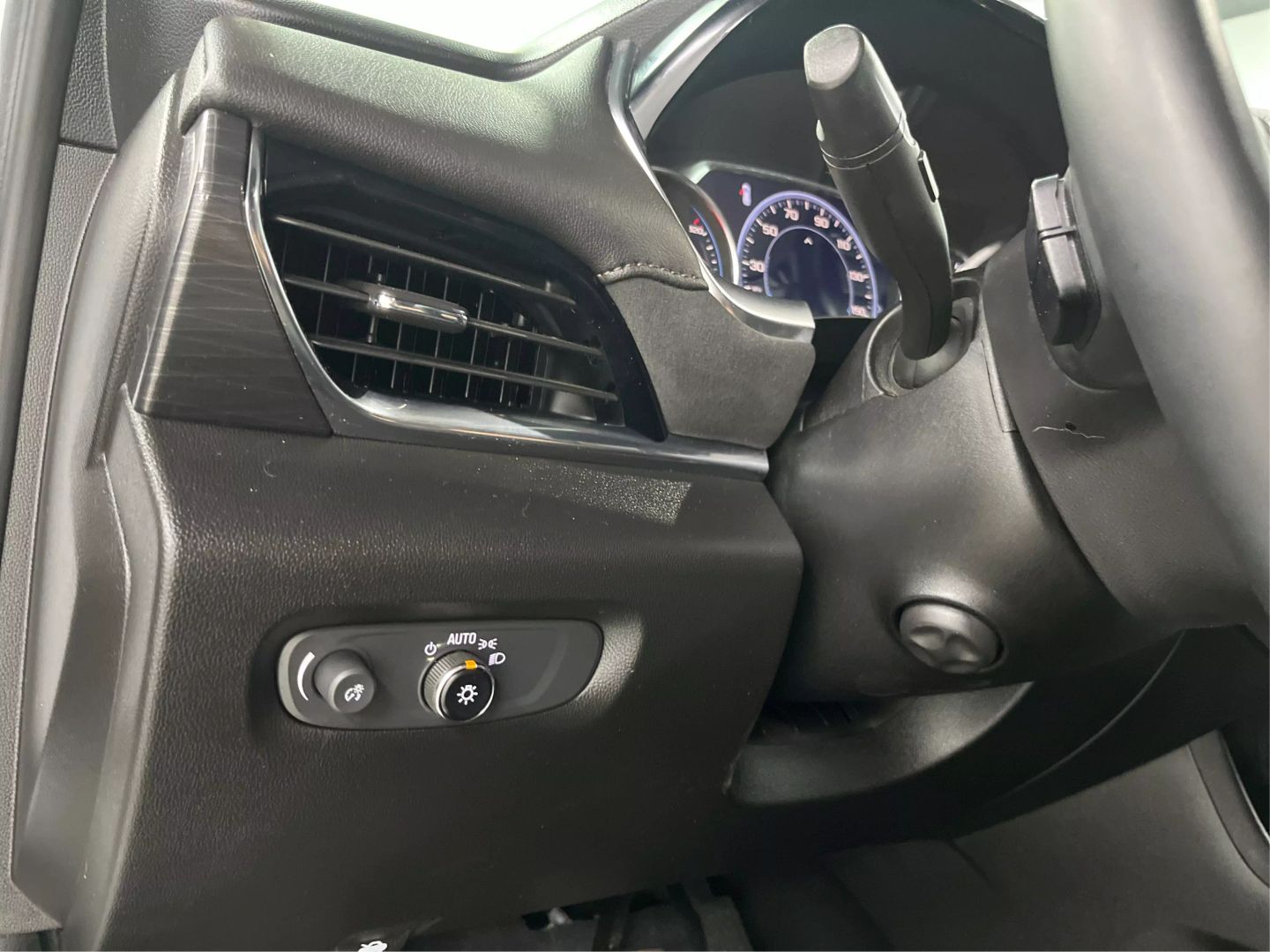 2023 Chevrolet Traverse - Image 19