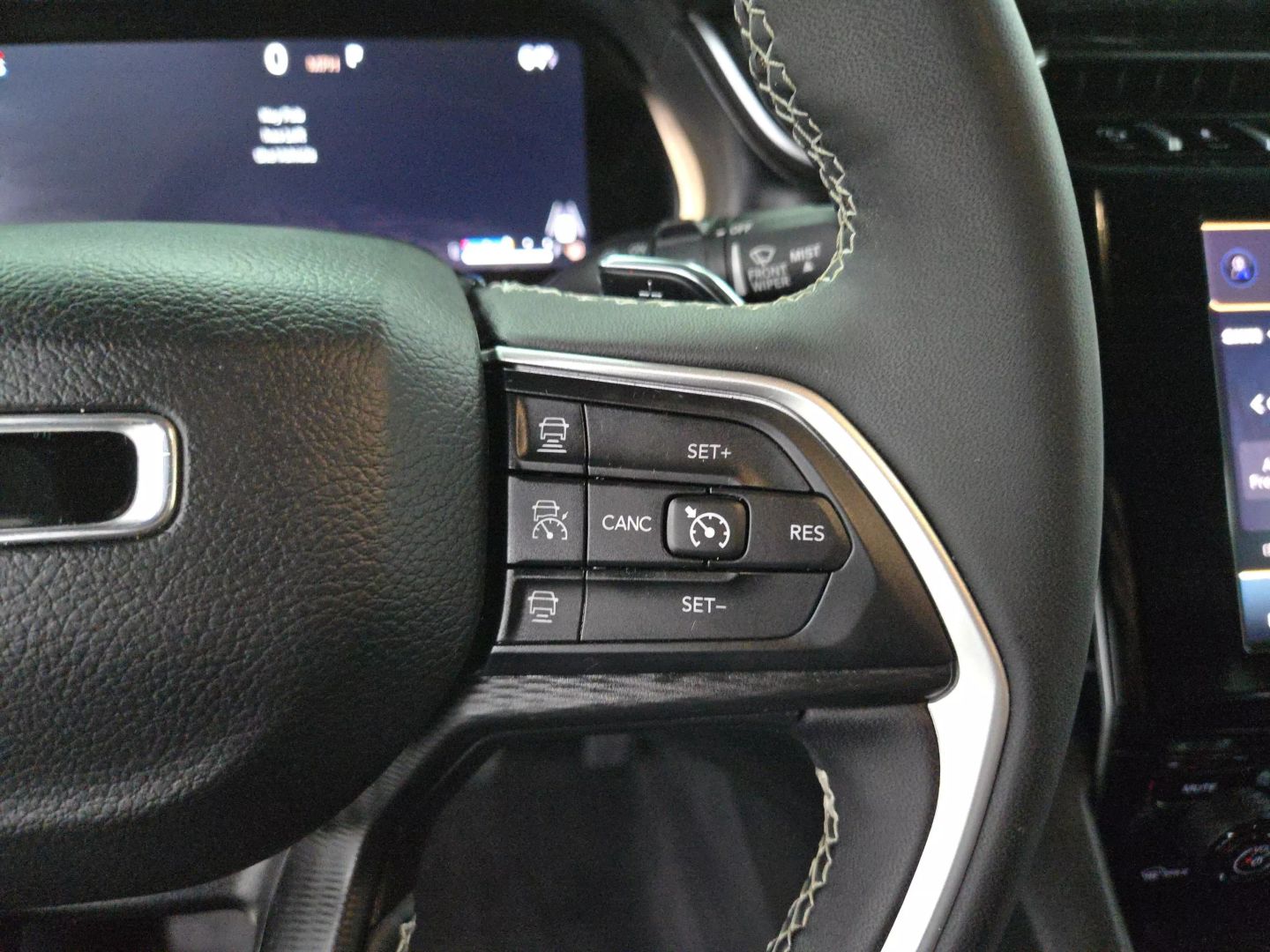 2023 Jeep Grand Cherokee L - Image 30