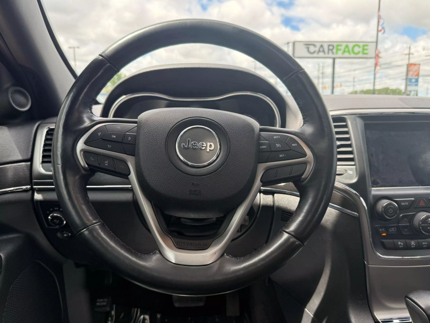 2018 Jeep Grand Cherokee - Image 32