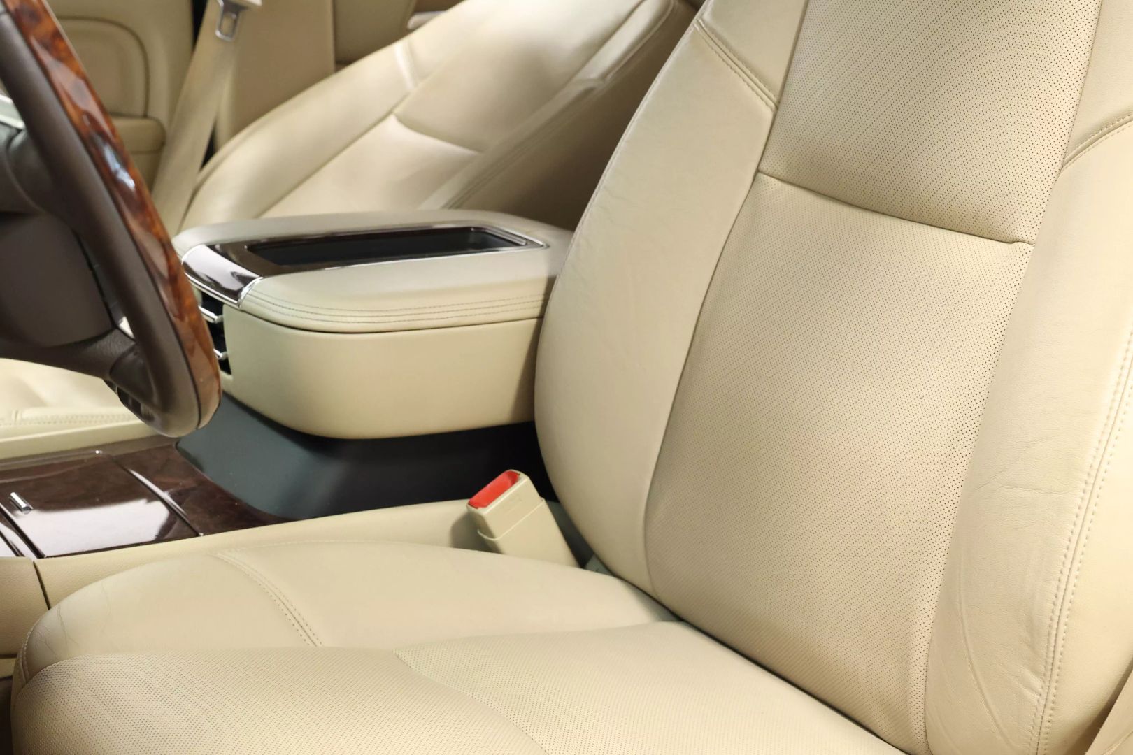 2012 Cadillac Escalade - Image 17