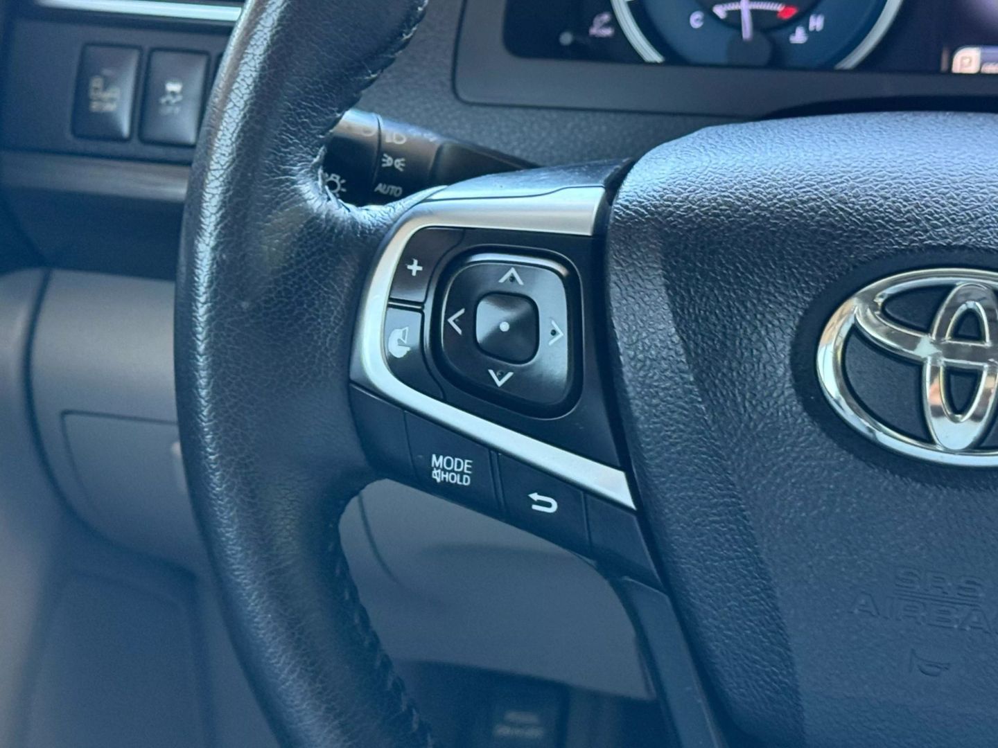 2015 Toyota Camry - Image 33