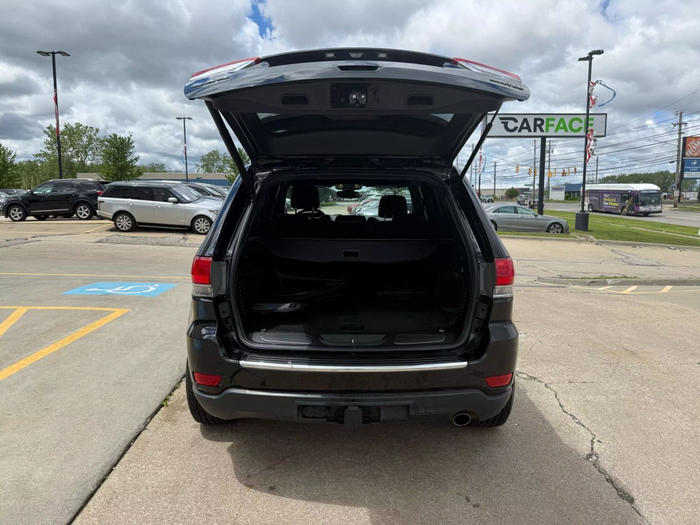2018 Jeep Grand Cherokee - Image 11