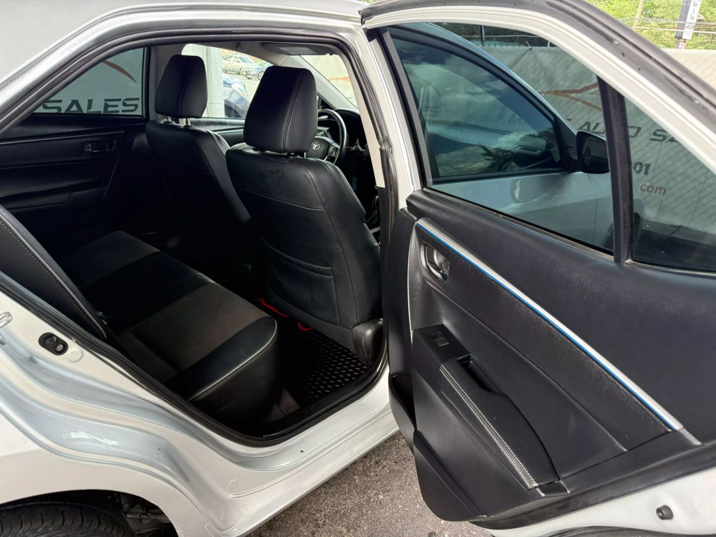2015 Toyota Corolla - Image 21