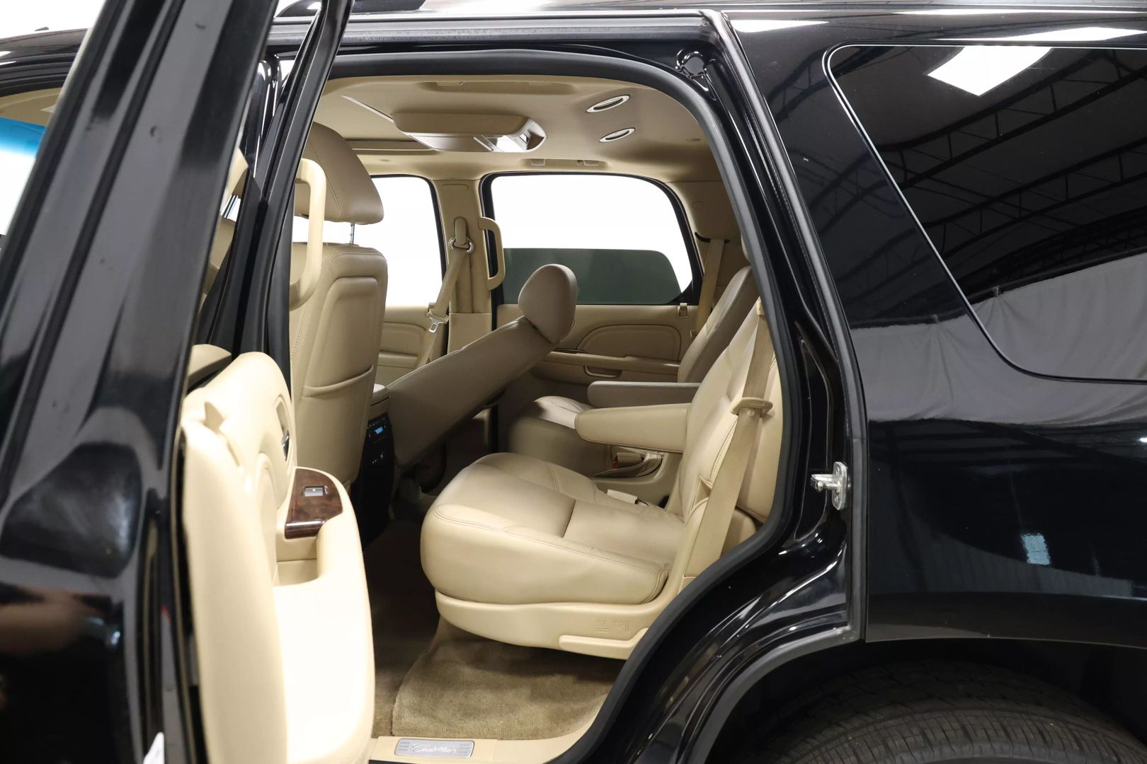 2012 Cadillac Escalade - Image 49