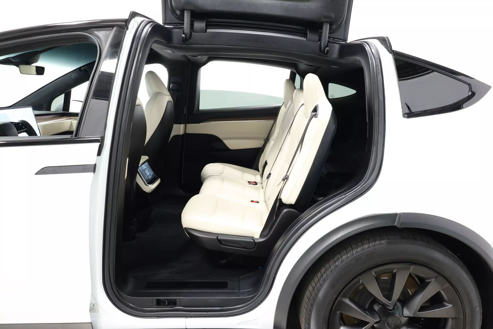 2023 Tesla Model X - Image 45