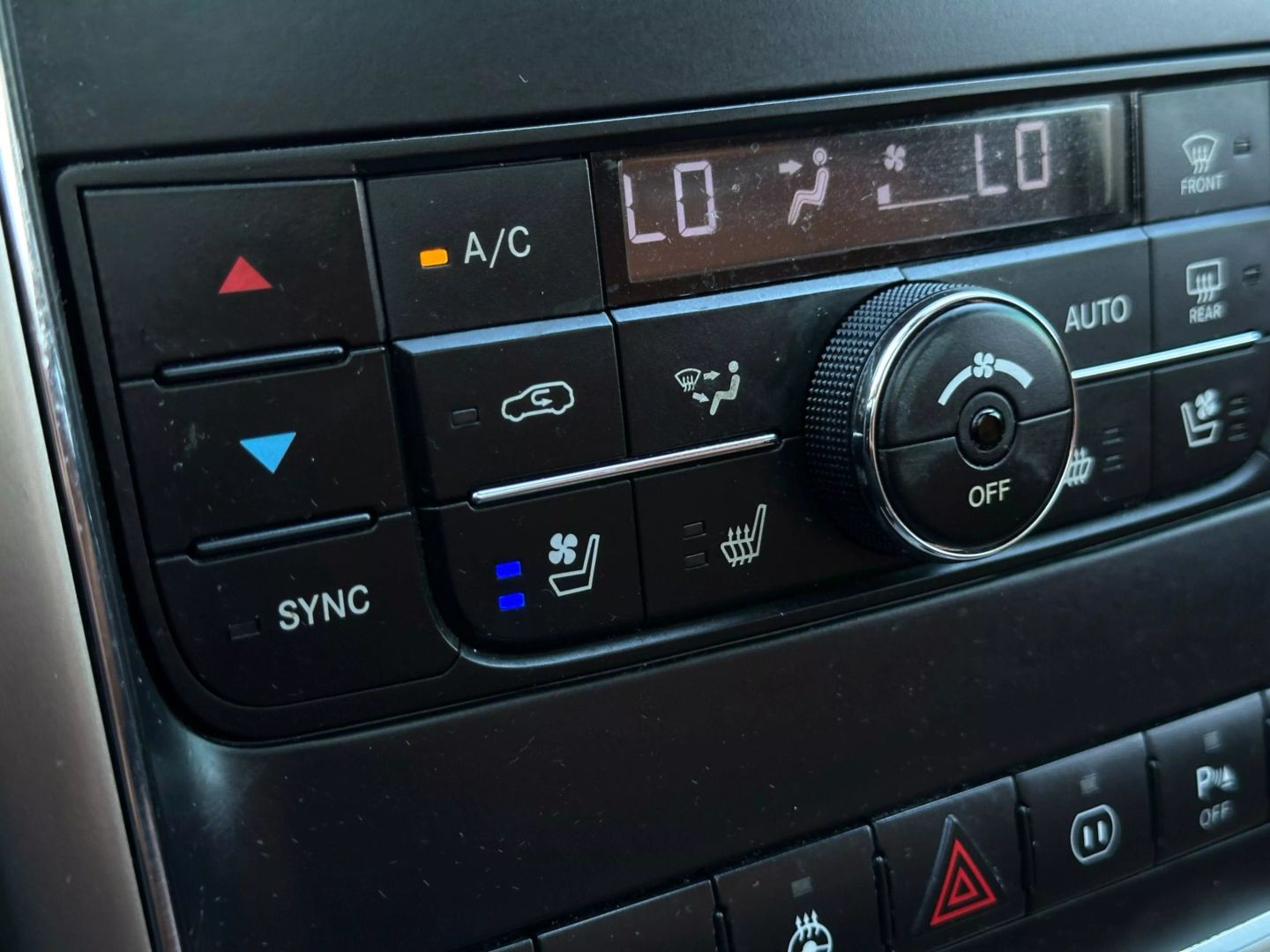 2011 Jeep Grand Cherokee - Image 38