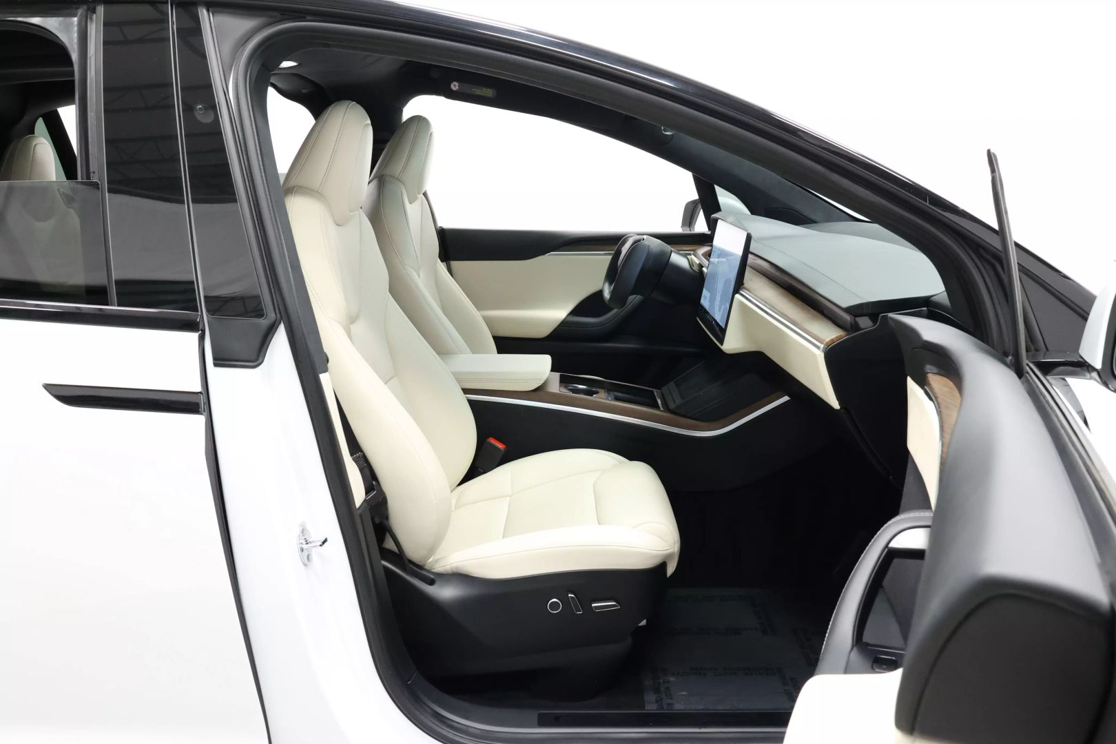 2023 Tesla Model X - Image 84