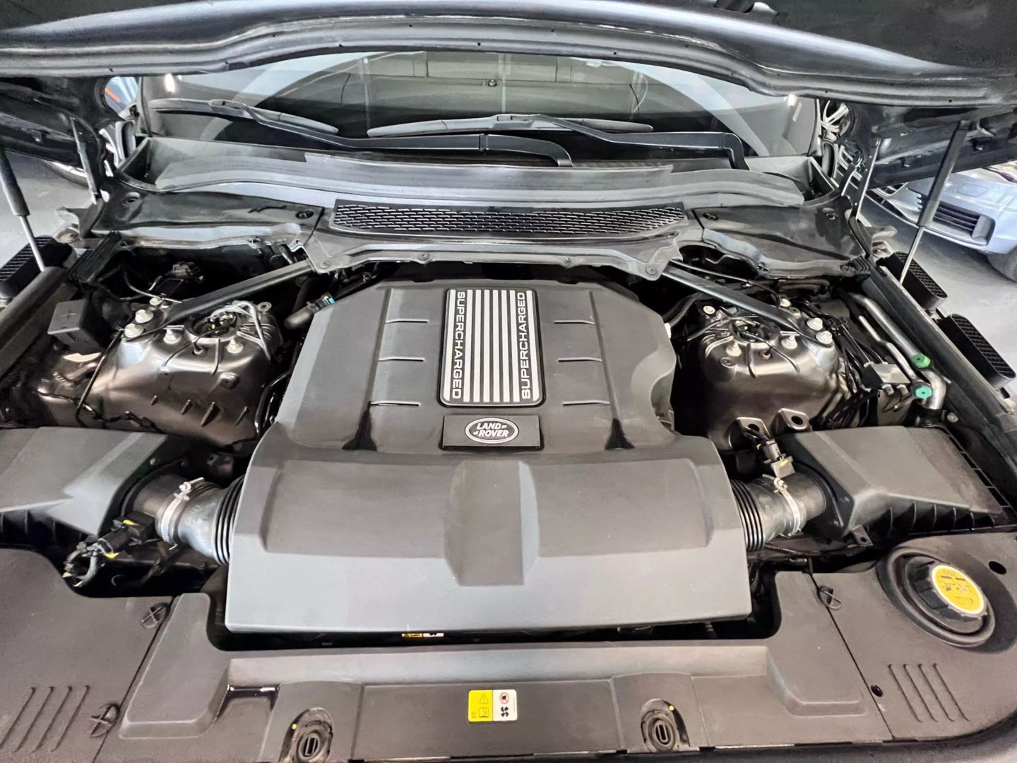 2015 Land Rover Range Rover Hse Sport Utility 4d - Image 41