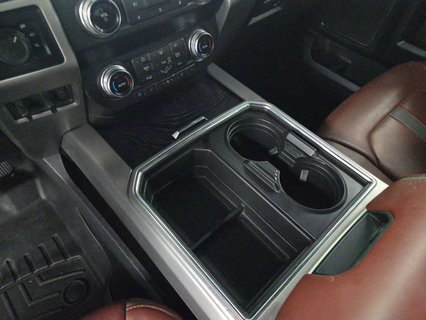 2019 Ford F350 Super Duty Crew Cab - Image 16