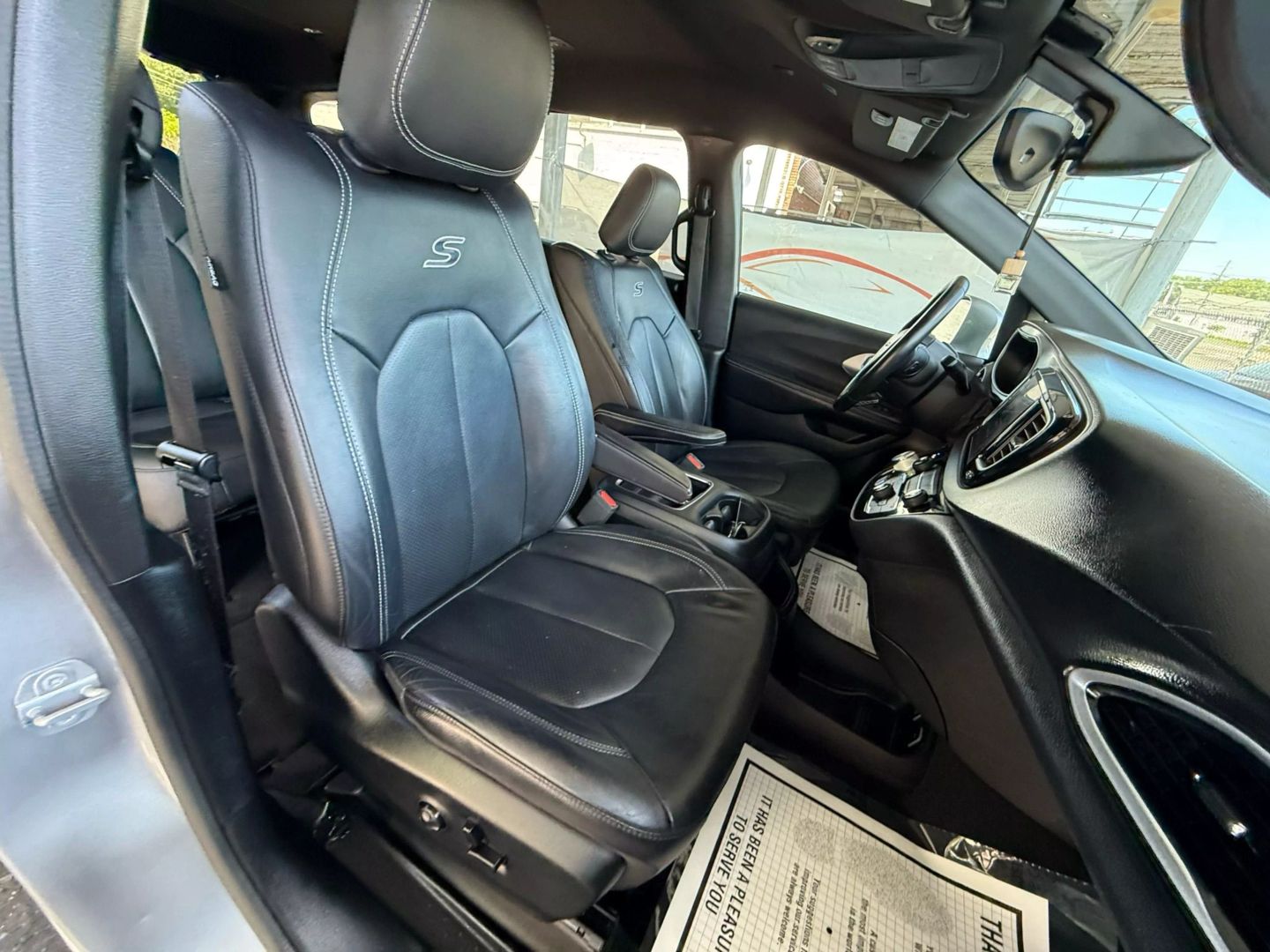 2019 Chrysler Pacifica - Image 24
