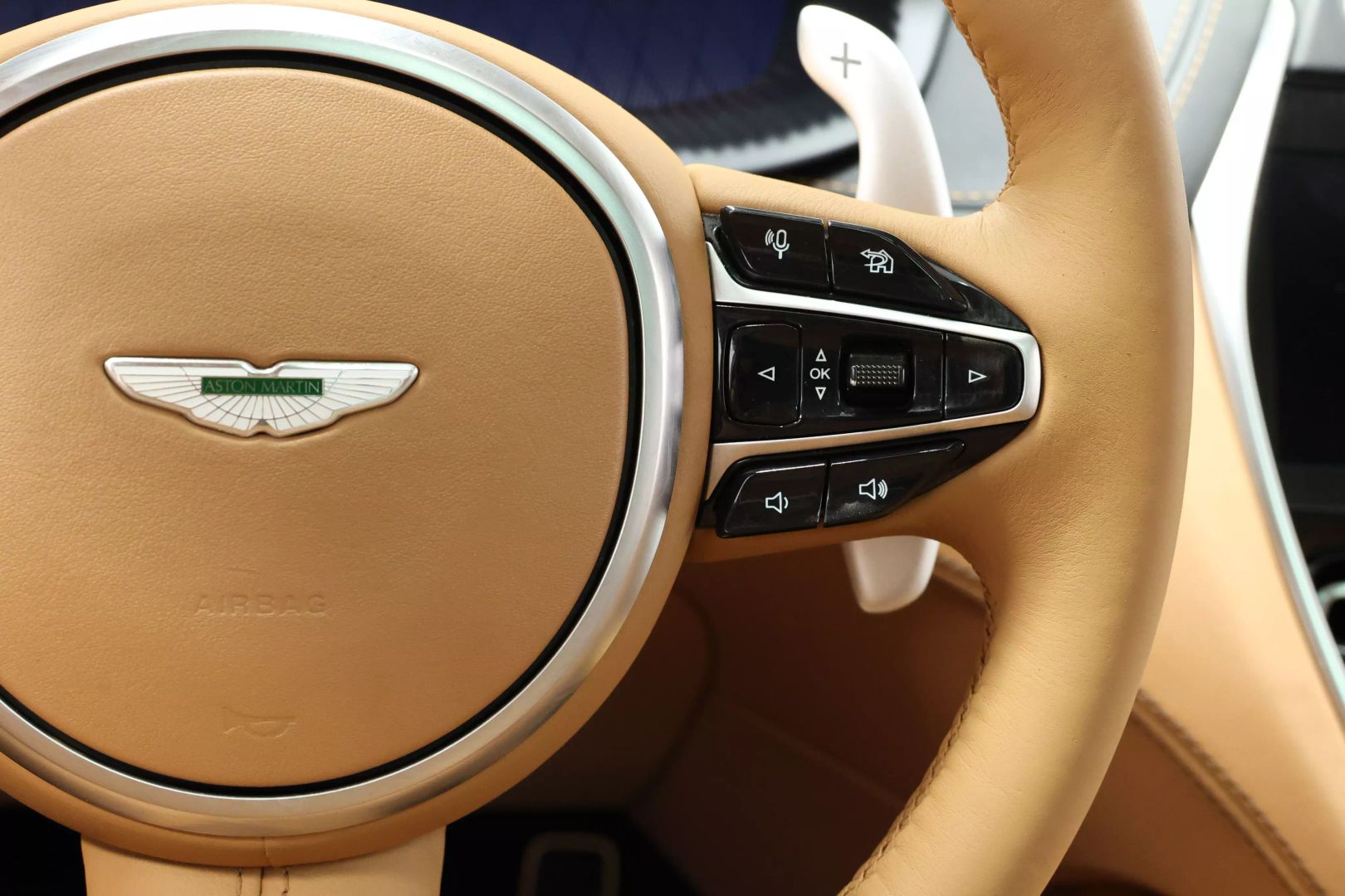 2021 Aston Martin Dbx - Image 28