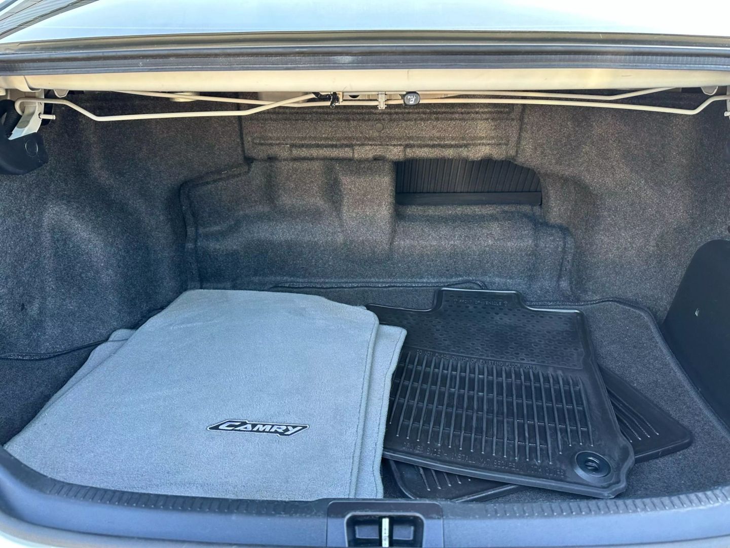 2015 Toyota Camry - Image 28