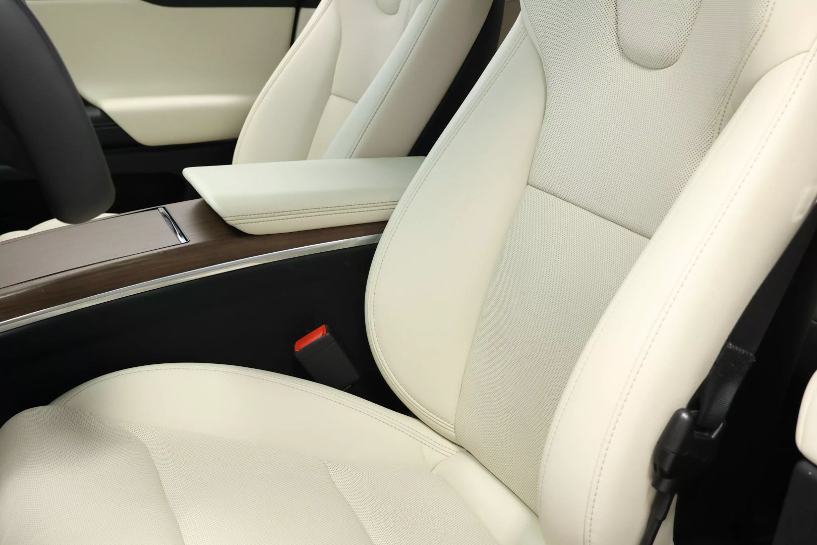 2023 Tesla Model X - Image 19