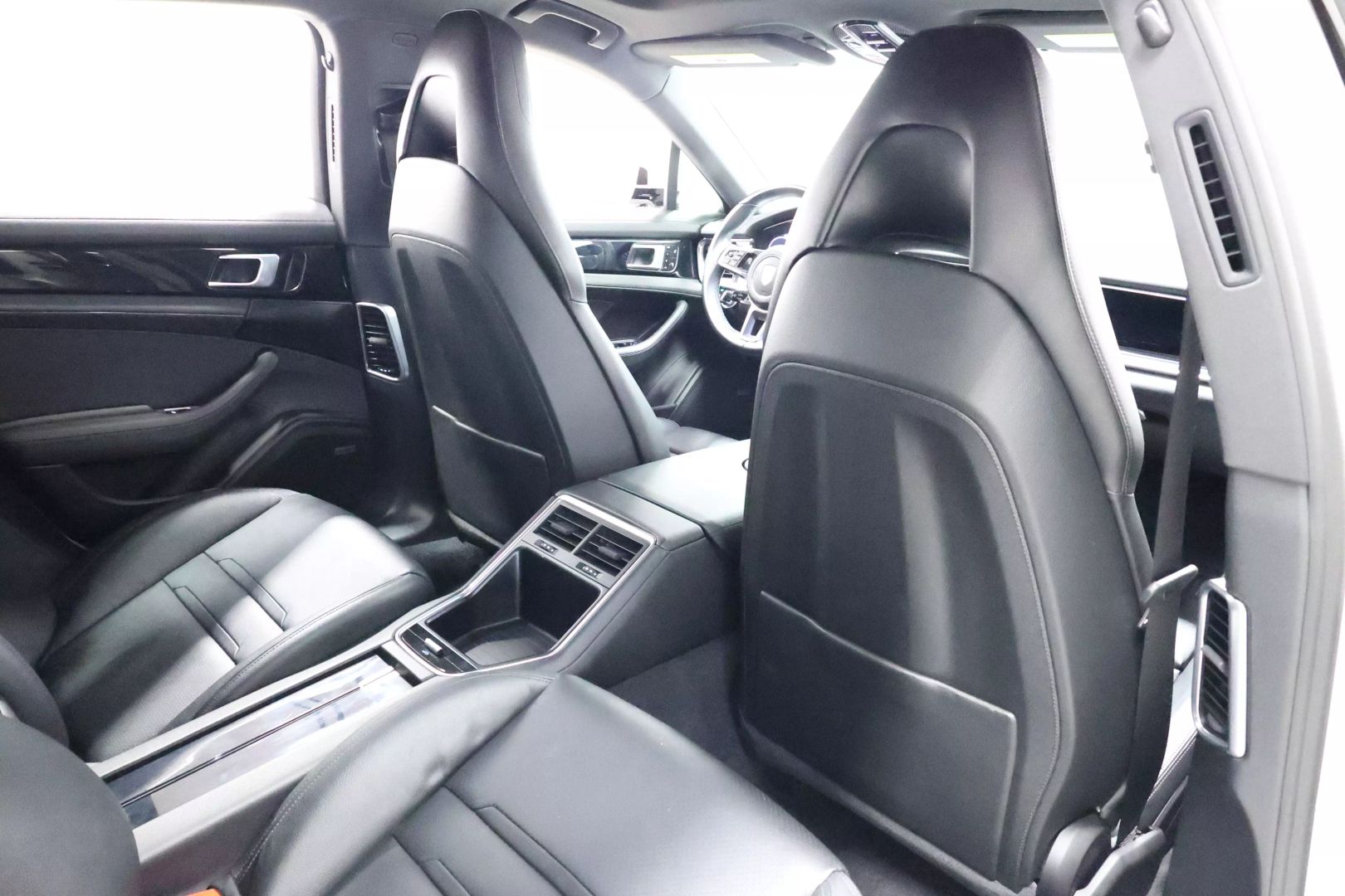 2018 Porsche Panamera - Image 81