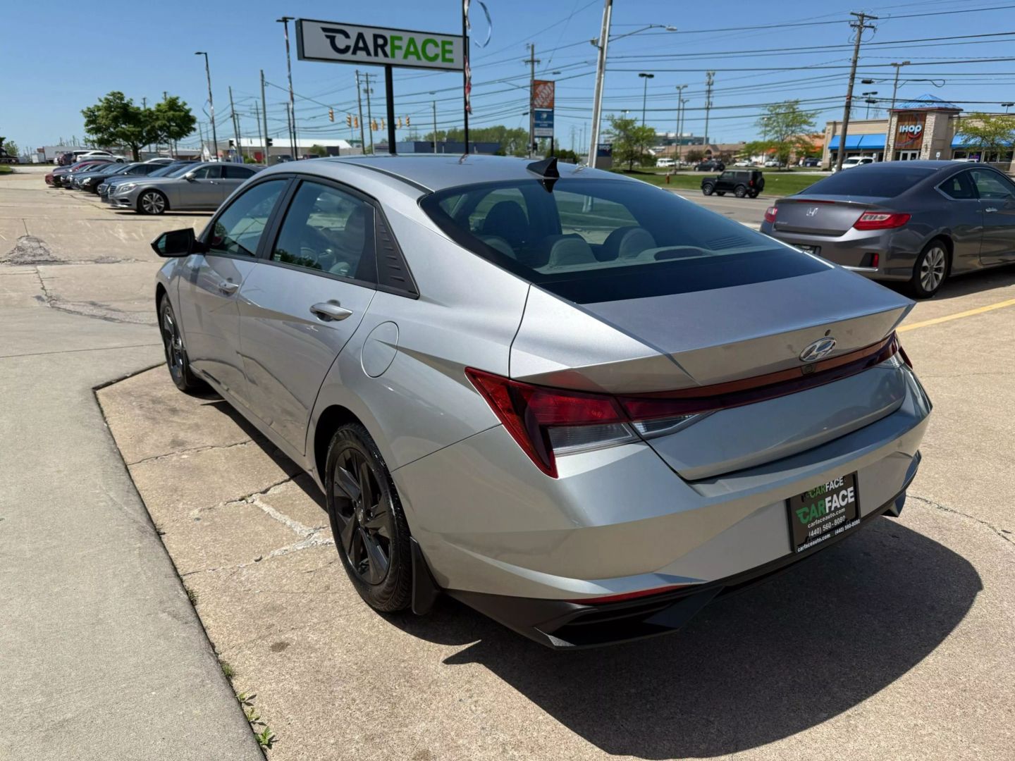 2021 Hyundai Elantra - Image 8
