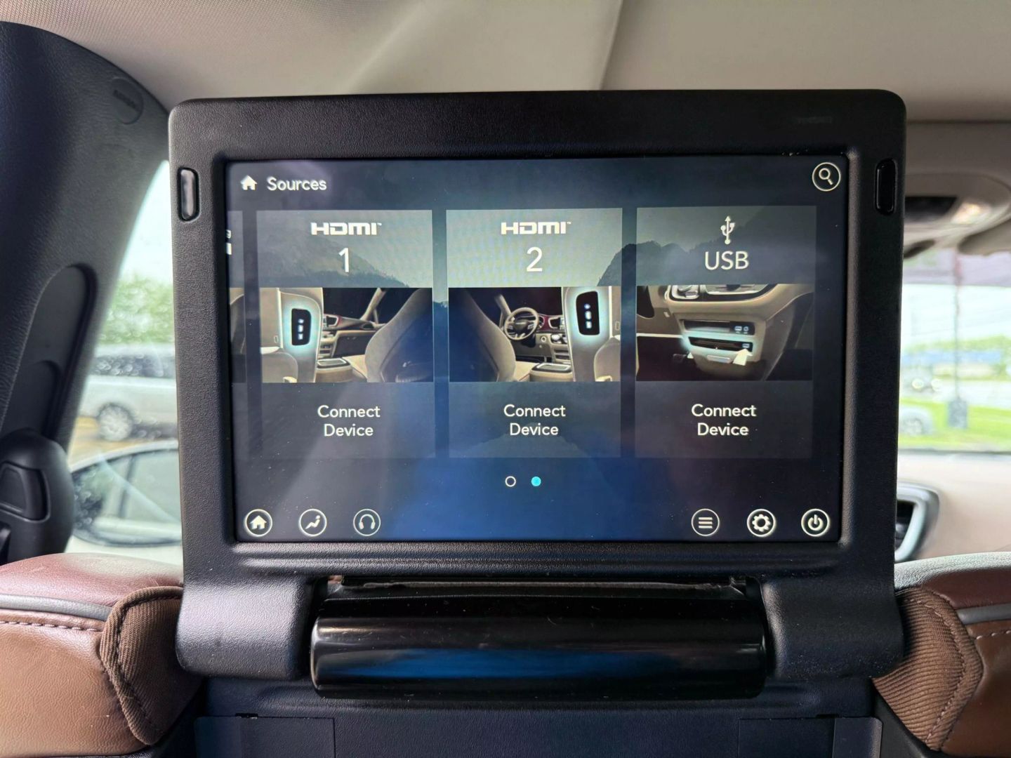 2017 Chrysler Pacifica - Image 25