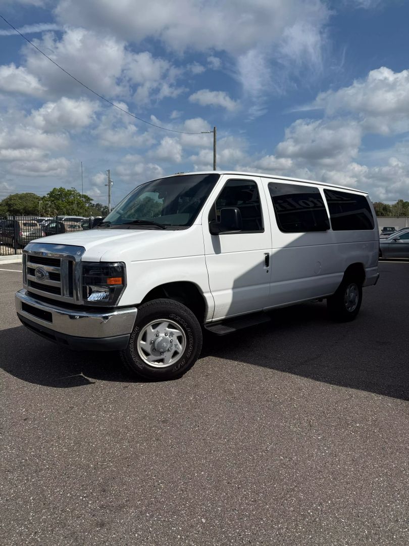 2008 Ford E350 Super Duty Passenger Xlt Van 3d - Image 3
