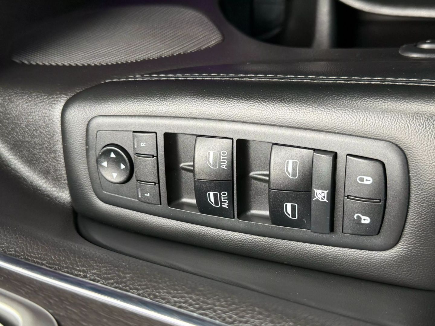 2018 Jeep Grand Cherokee - Image 52