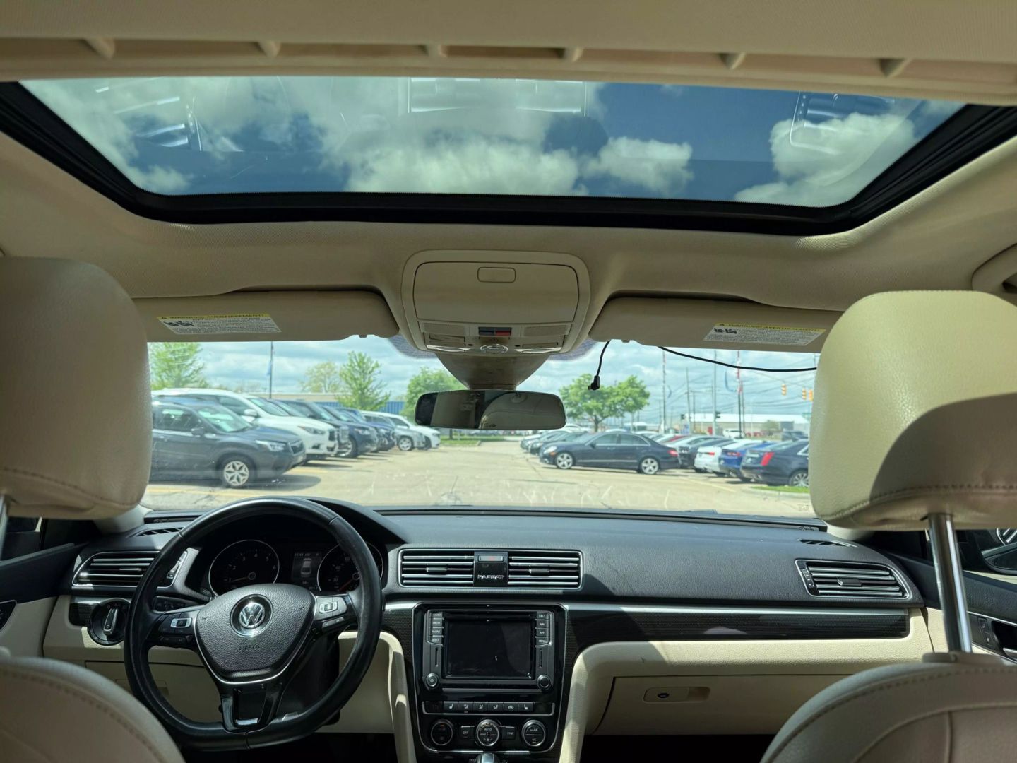 2019 Volkswagen Passat - Image 25