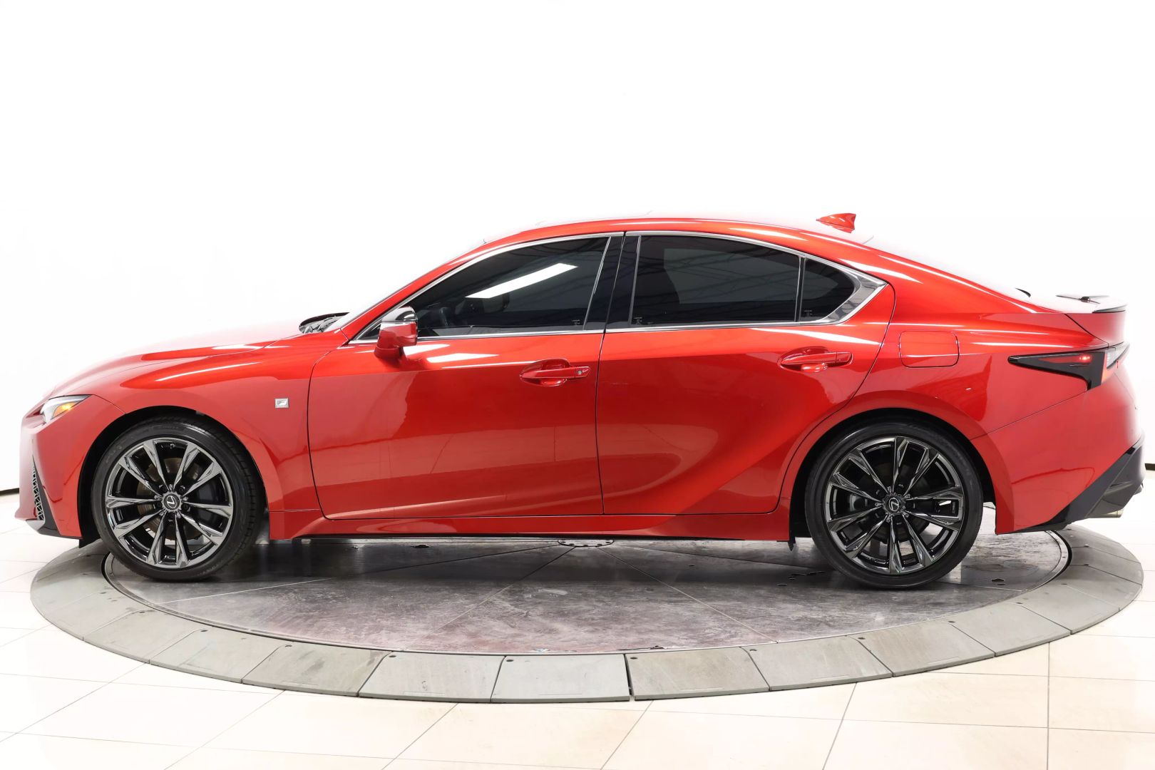 2023 Lexus Is - Image 6