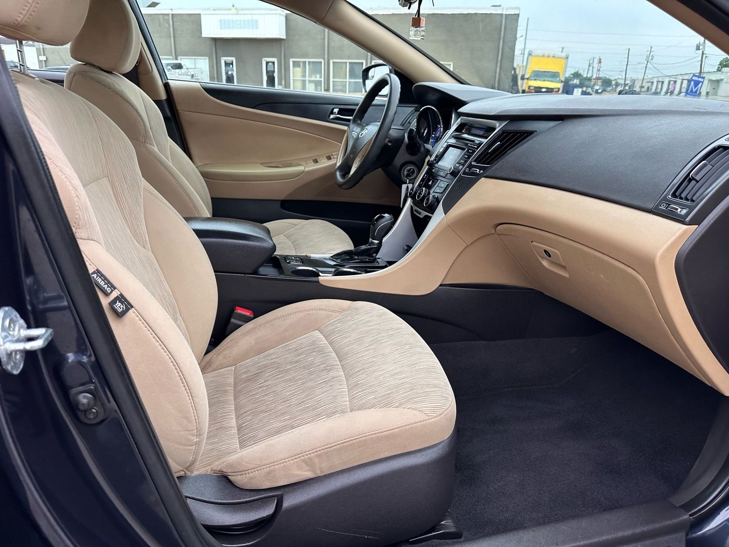 2014 Hyundai Sonata - Image 20