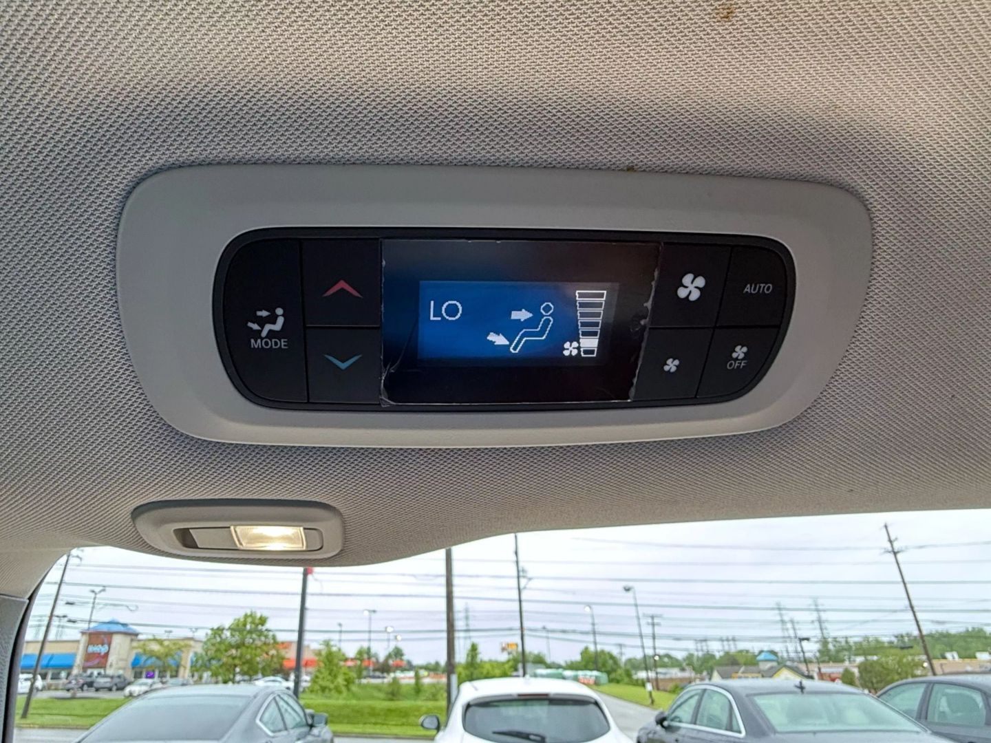 2017 Chrysler Pacifica - Image 34
