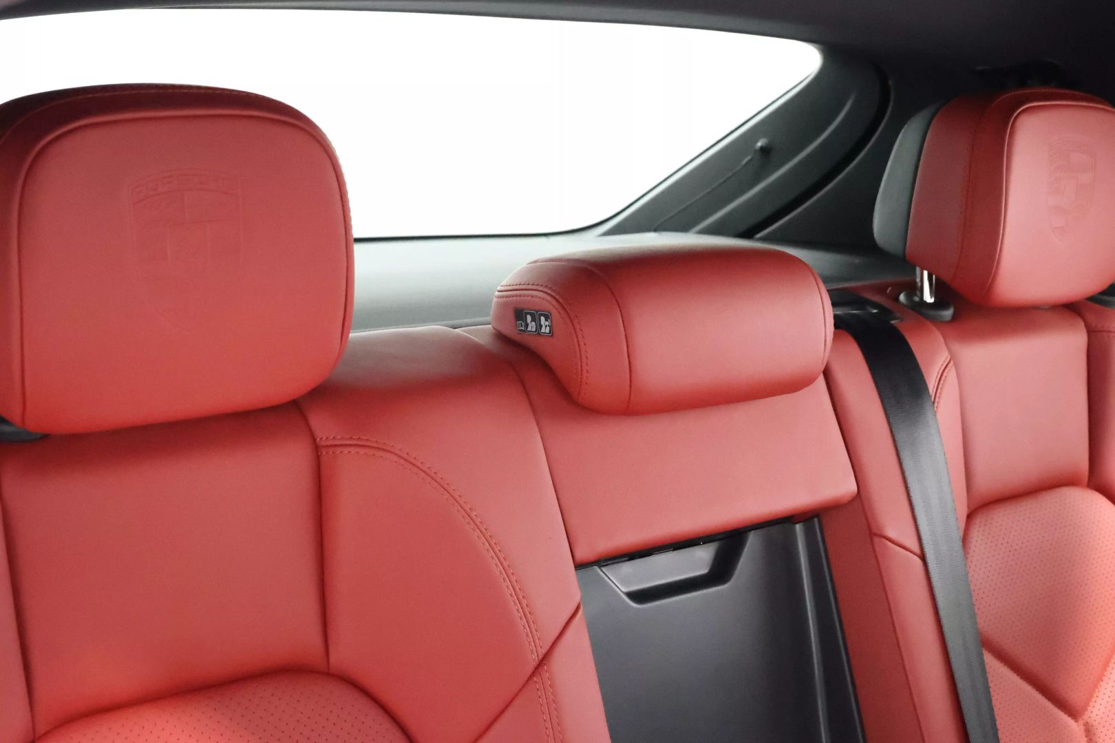 2021 Porsche Macan - Image 70