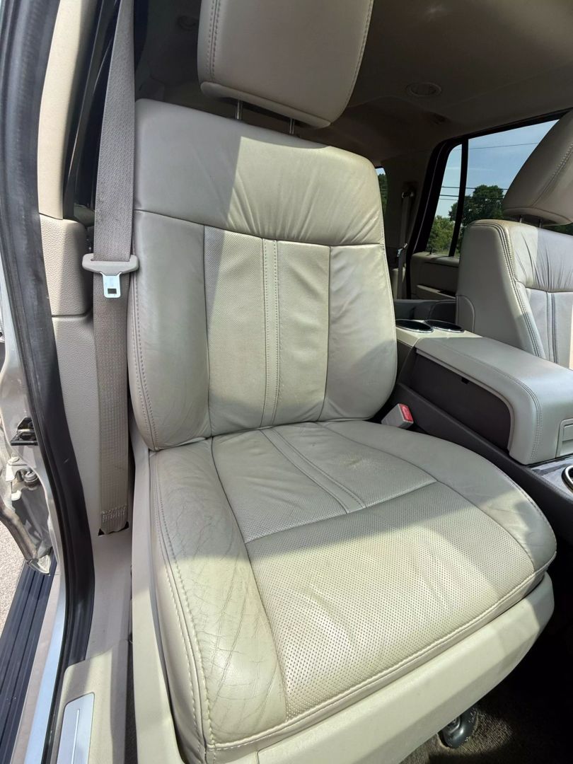 2015 Lincoln Navigator - Image 18