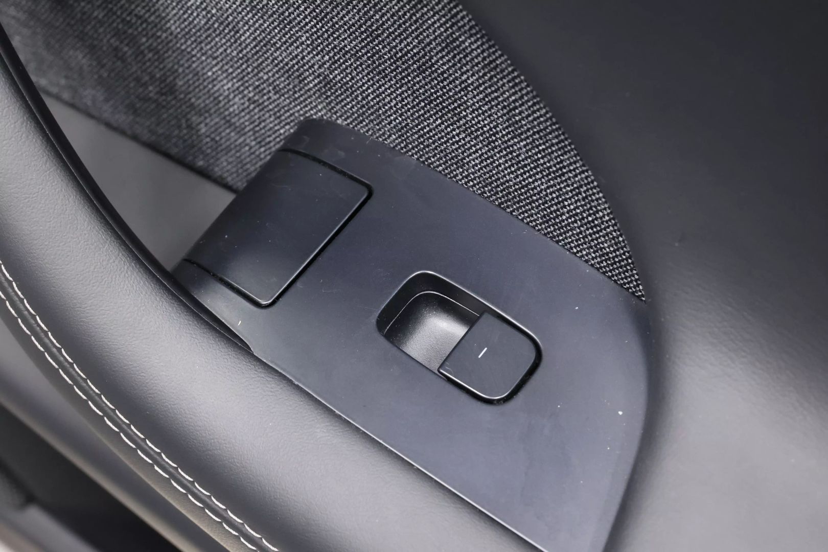 2022 Tesla Model X - Image 81