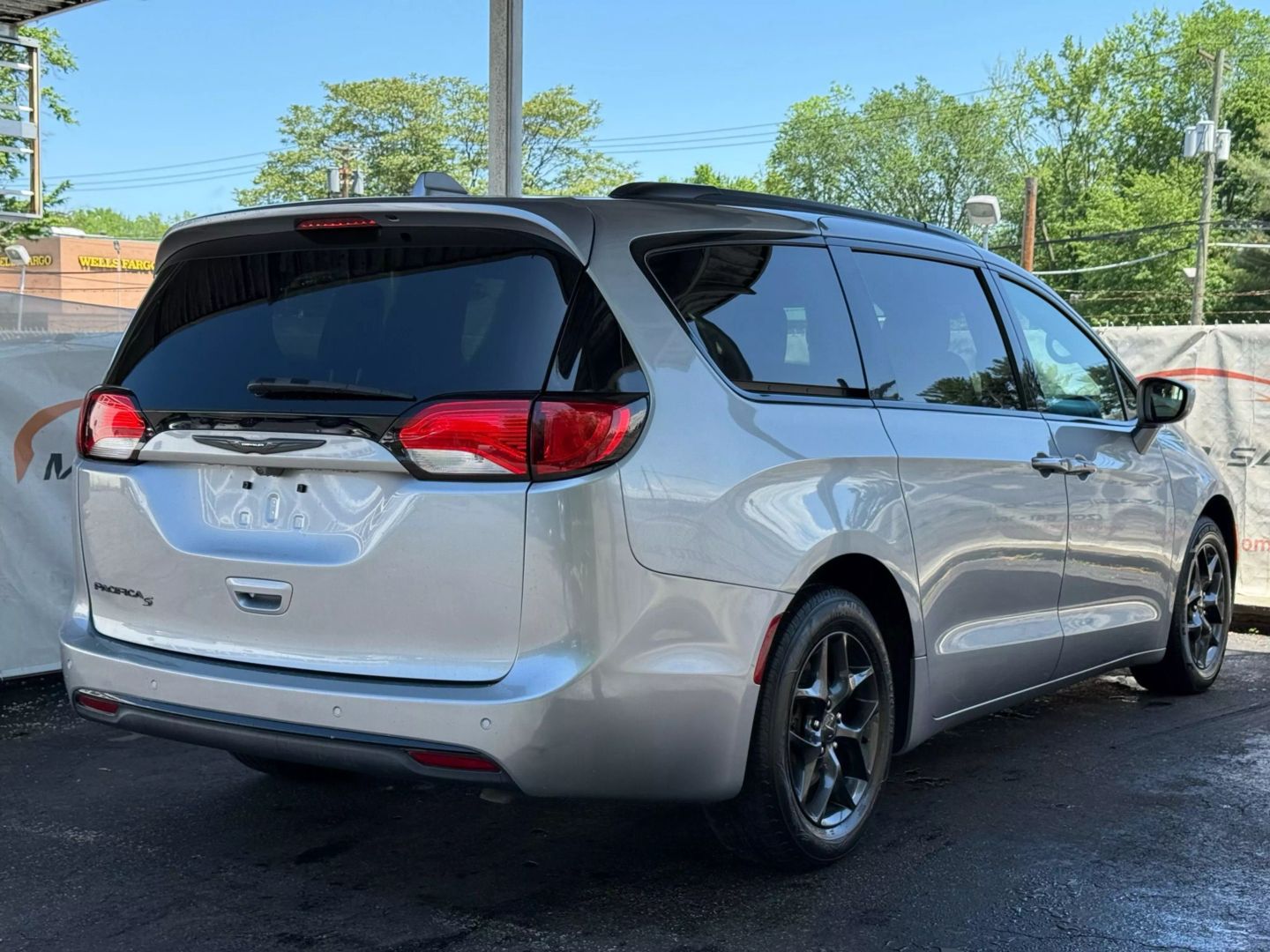 2019 Chrysler Pacifica - Image 11