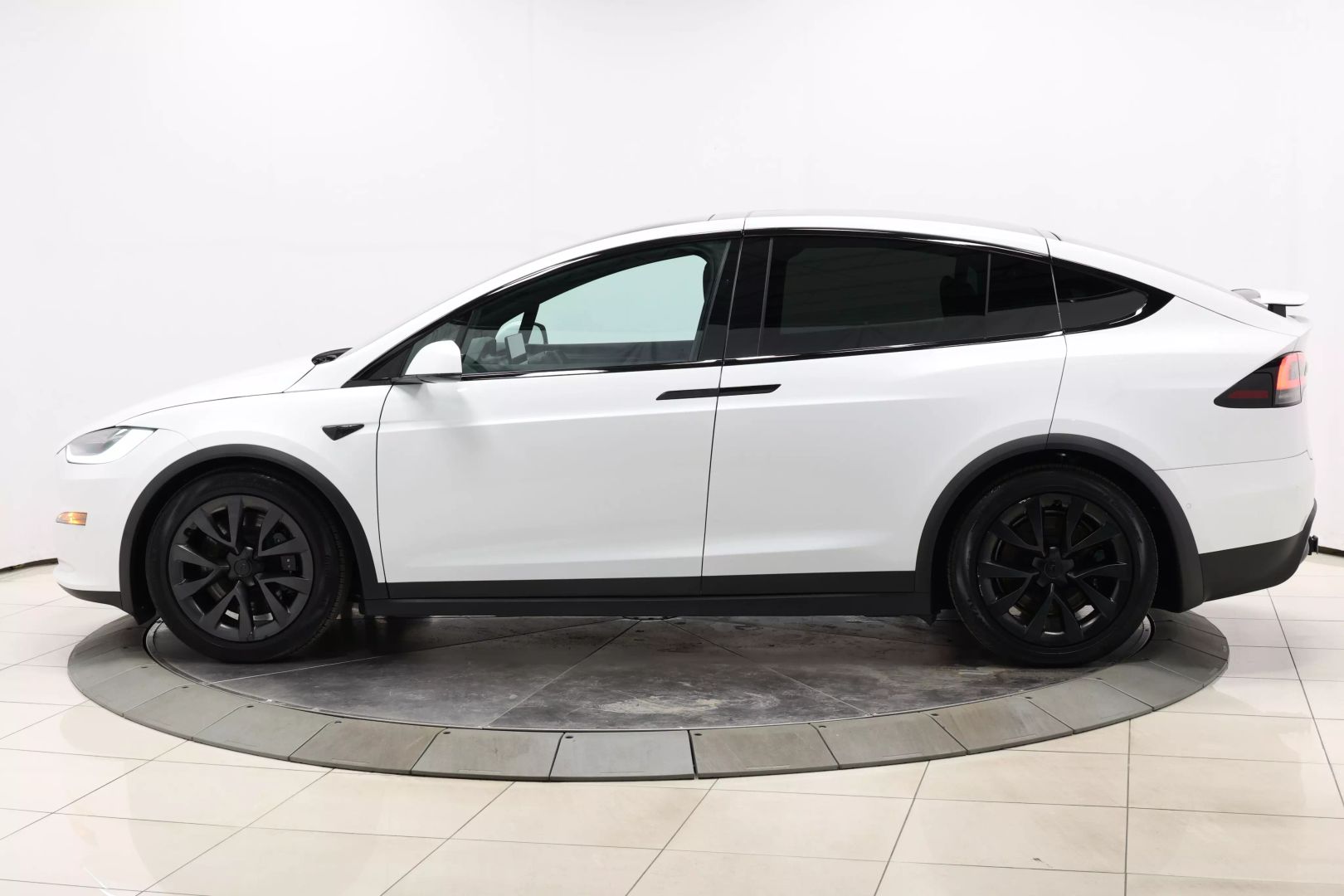 2022 Tesla Model X - Image 6
