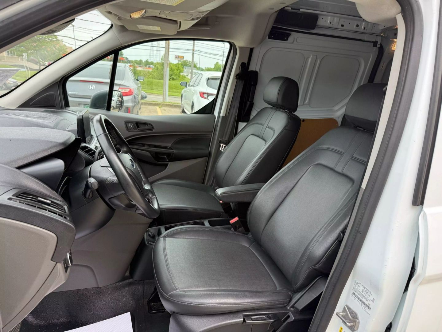 2022 Ford Transit Connect Cargo Van - Image 15