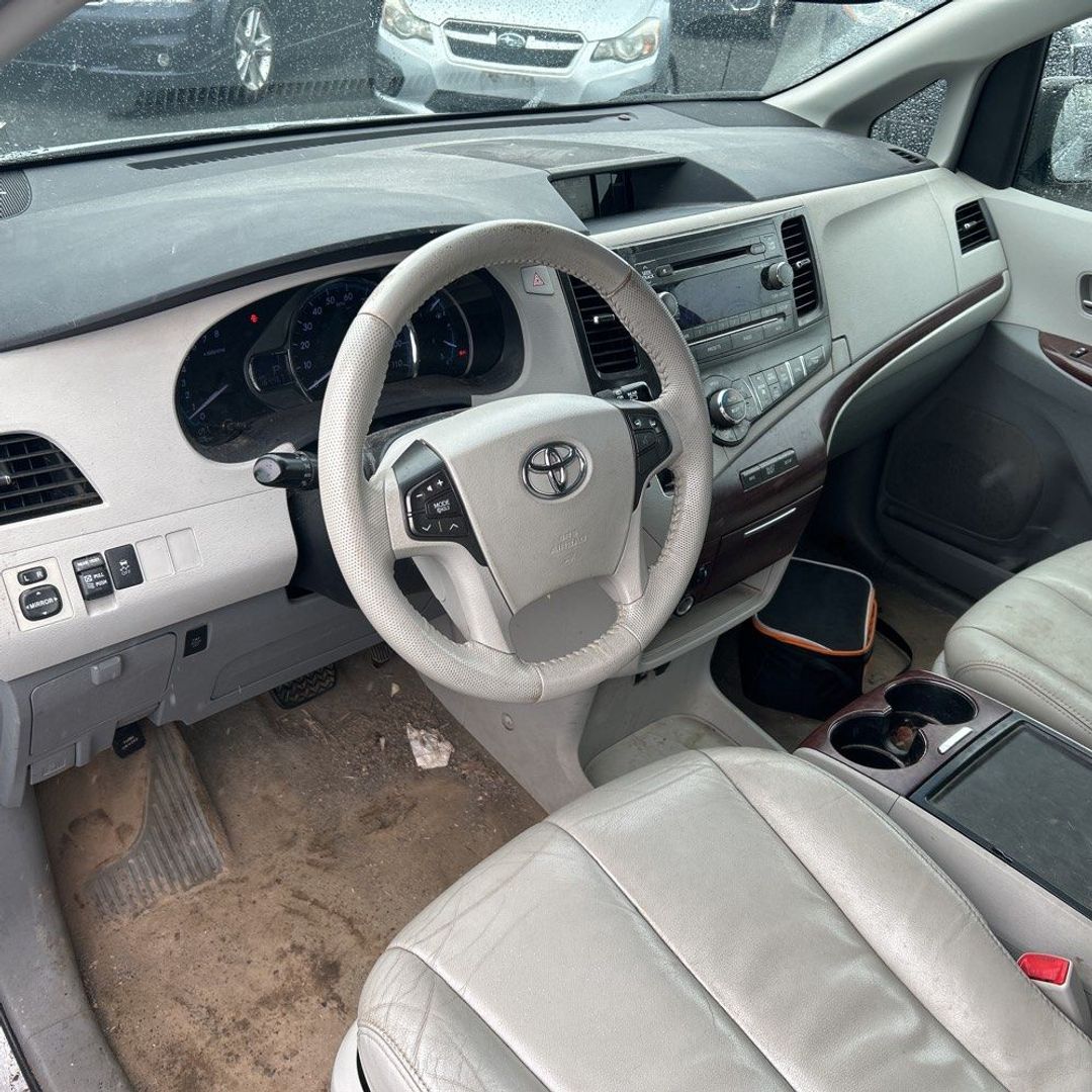 Image 6 of 2012 TOYOTA SIENNA