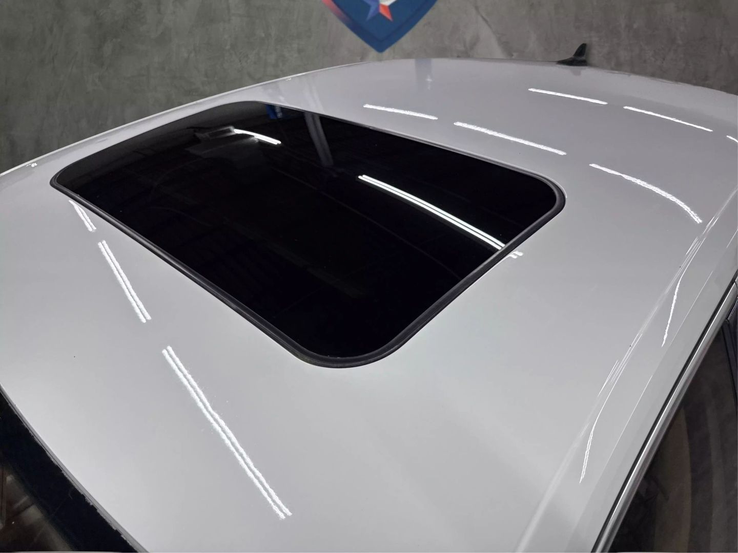 2015 Volkswagen Passat - Image 10