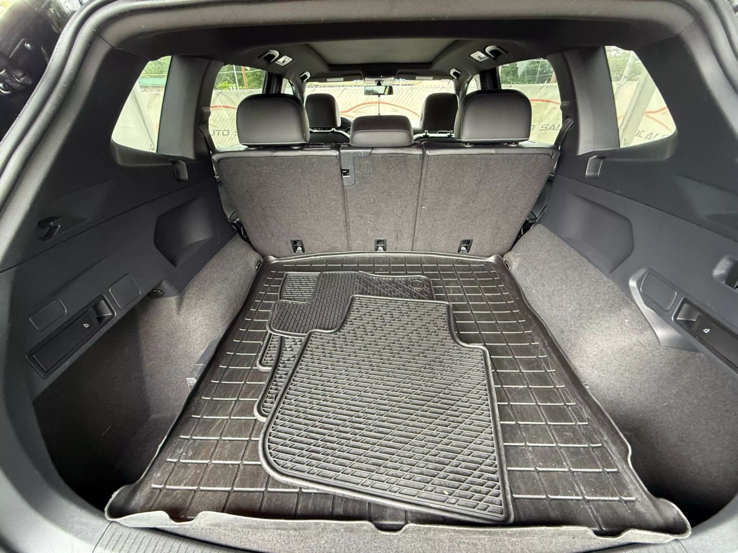 2021 Volkswagen Tiguan - Image 20
