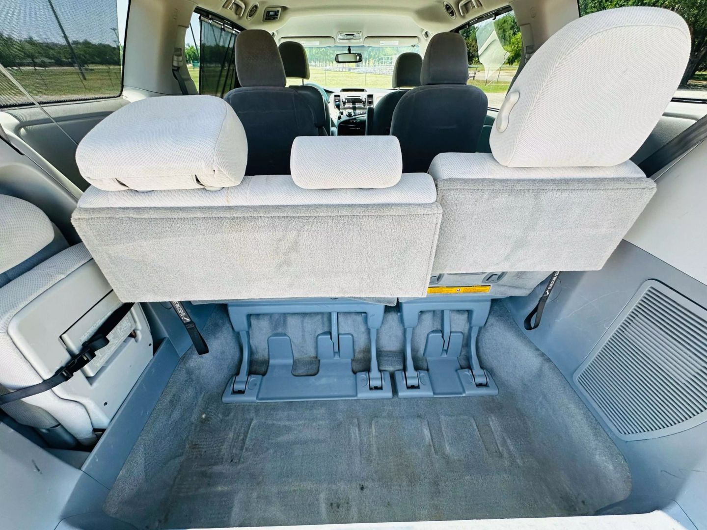2014 Toyota Sienna - Image 10