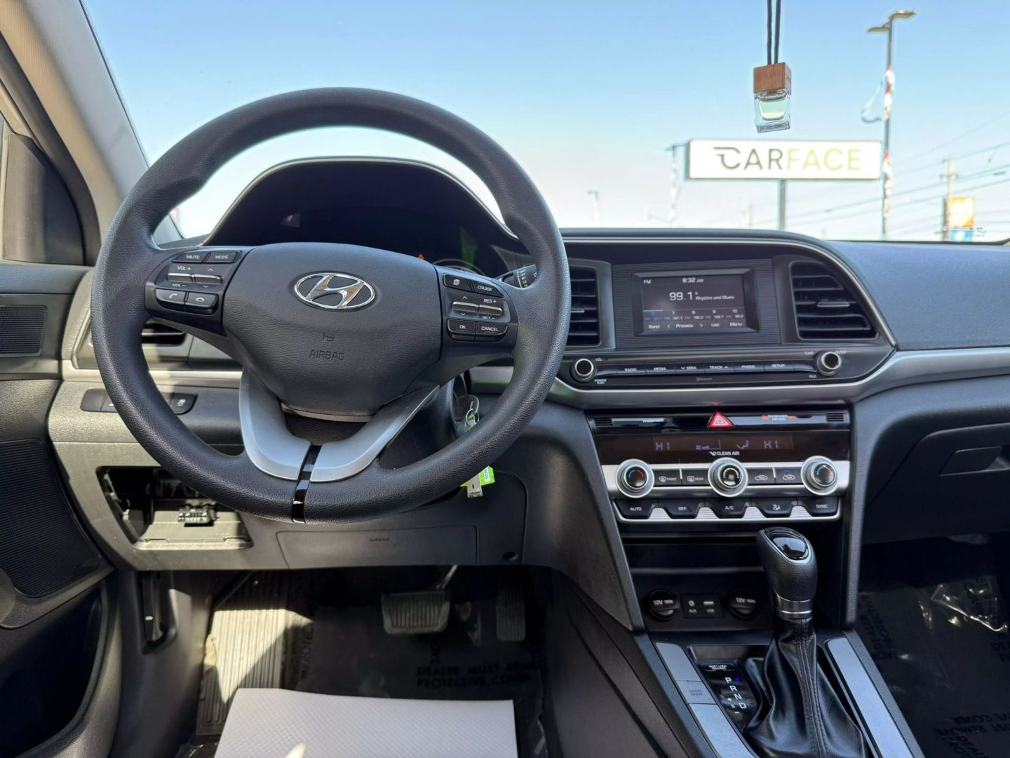 2020 Hyundai Elantra - Image 25