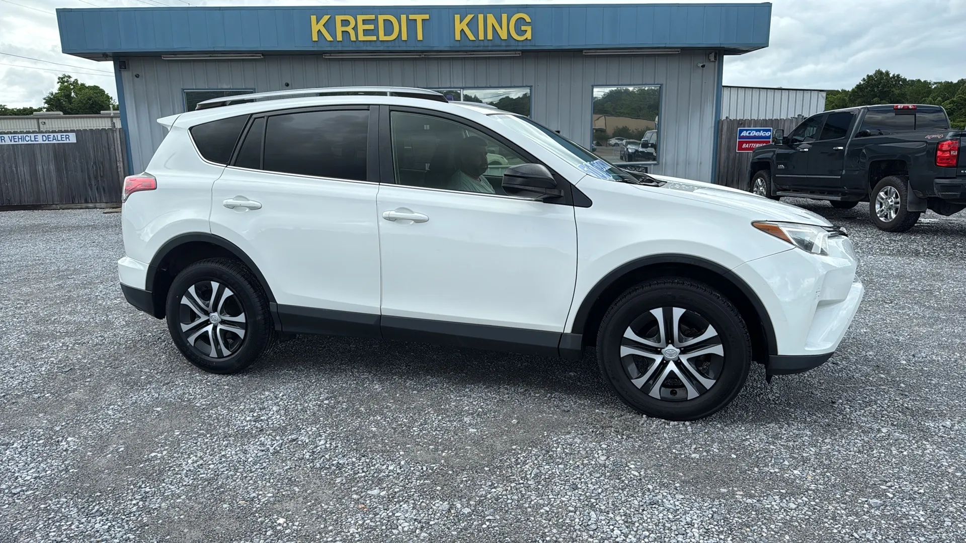 Image 6 of 2017 TOYOTA RAV4