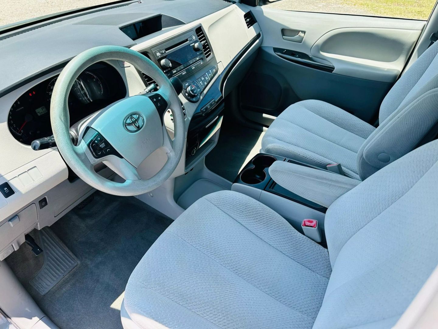 2014 Toyota Sienna - Image 14