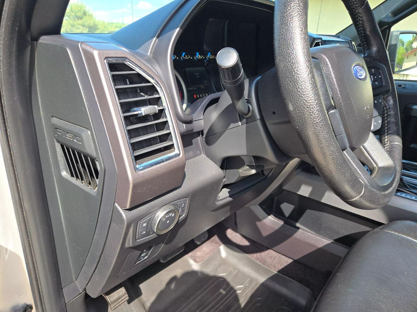 2016 Ford F150 Supercrew Cab - Image 17