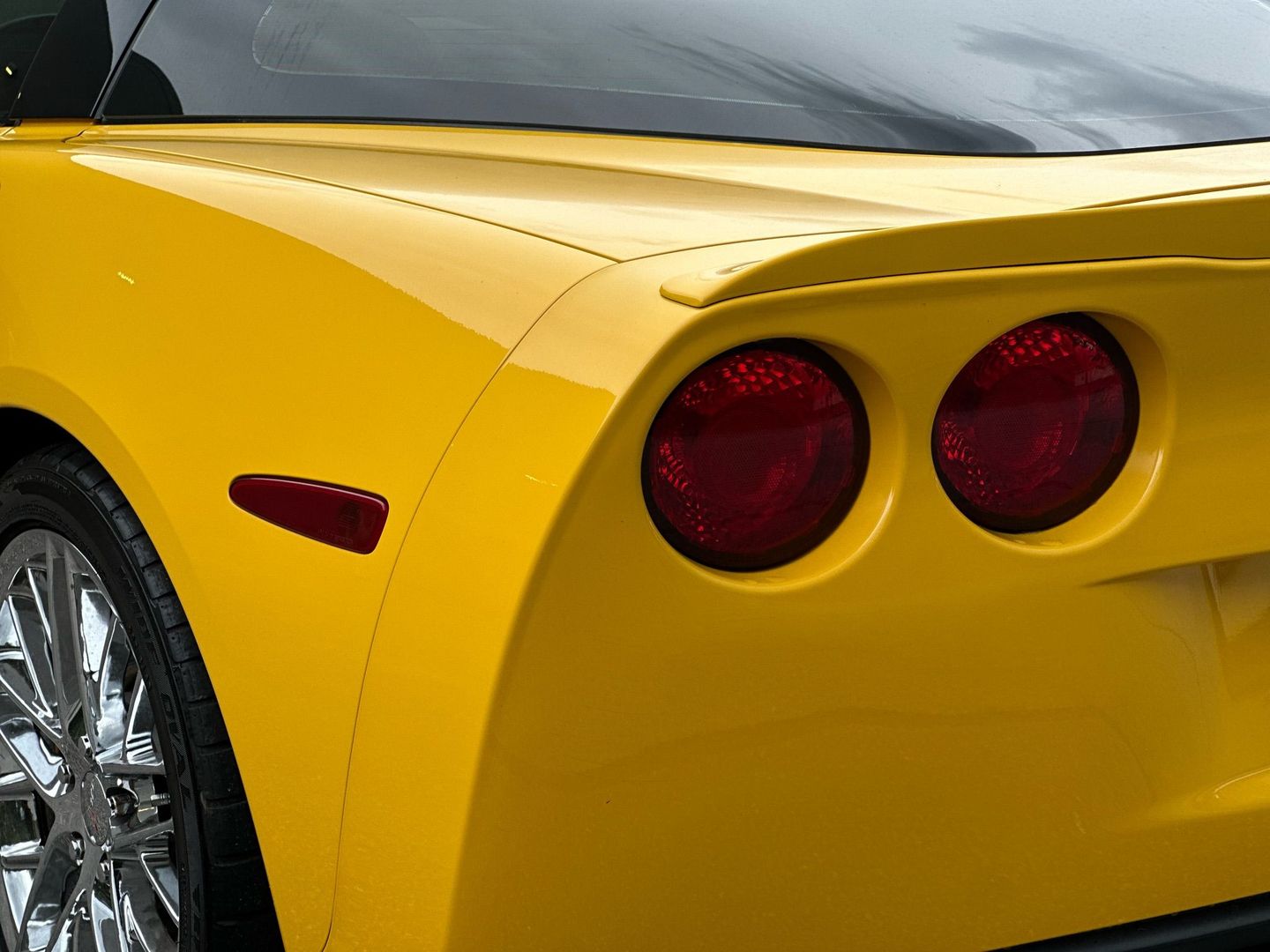 2005 CHEVROLET CORVETTE COUPE V8, 6.0 LITER COUPE 2D